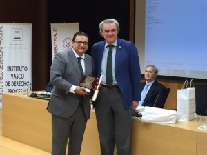 03-11-15-premio-instituto-vasco-derecho-procesal-300x225